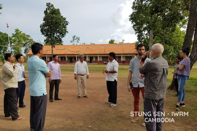 ក្រុមការងារគម្រោងការគ្រប់គ្រងធនធានទឹកចម្រុះនៃអាងស្ទឹងសែន ដឹកនាំដោយ ឯកឧត្តម លឹម ពុយ អនុប្រធានអាជ្ញាធរទន្លេសាប និងជាប្រធានក្រុមការងារគម្រោង អមដំណើរដោយលោកអនុប្រធានមន្ទីរធនធានទឹក និងឧតុនិយមខេត្តព្រះវិហារ បានដឹកនាំអង្គប្រជុំនៅសាលាឃុំរក្សា ស្រុករវៀង និងនៅសាលាស្រុកជ័យសែន ខេត្តព្រះវិហារ